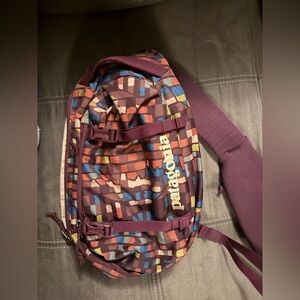 NWT: Patagonia Atom Sling Bag 8L Daypack Fitz Roy Patchwork / Night Plum